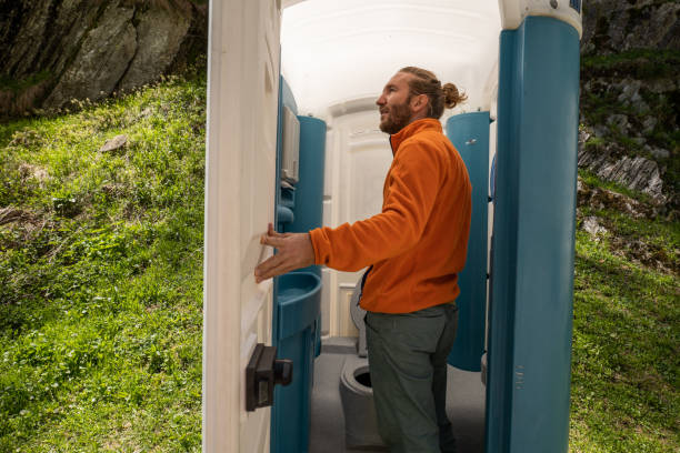 Best Construction site porta potty rental  in Lakewood Clu, MI